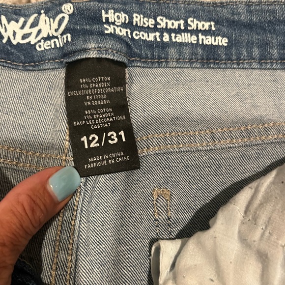 Women's/Teens Mossimo Denim Shorts - EXCELLENT Condition- Size 12/31 - Picture 10 of 11
